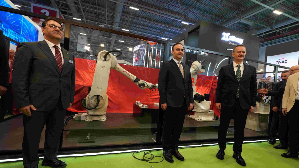 Yerli sanayide devrim: Milli endüstriyel robotlar SR40 ve SR80 tanıtıldı