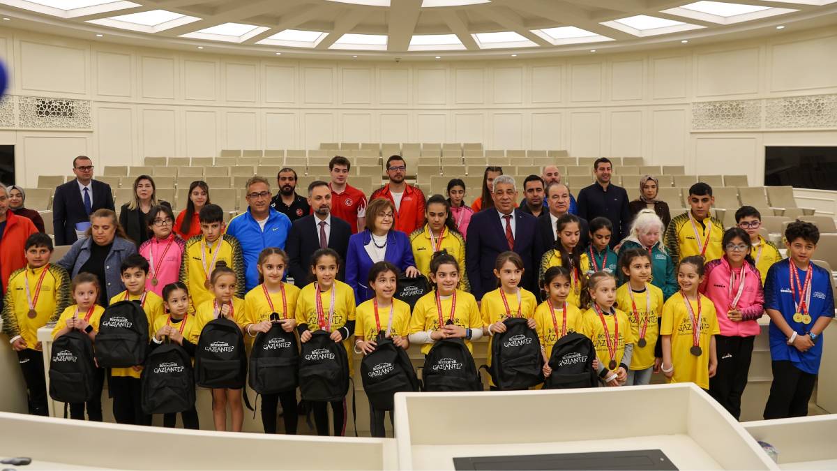 Başkan Fatma Şahin, şampiyon sporcularla bir araya geldi