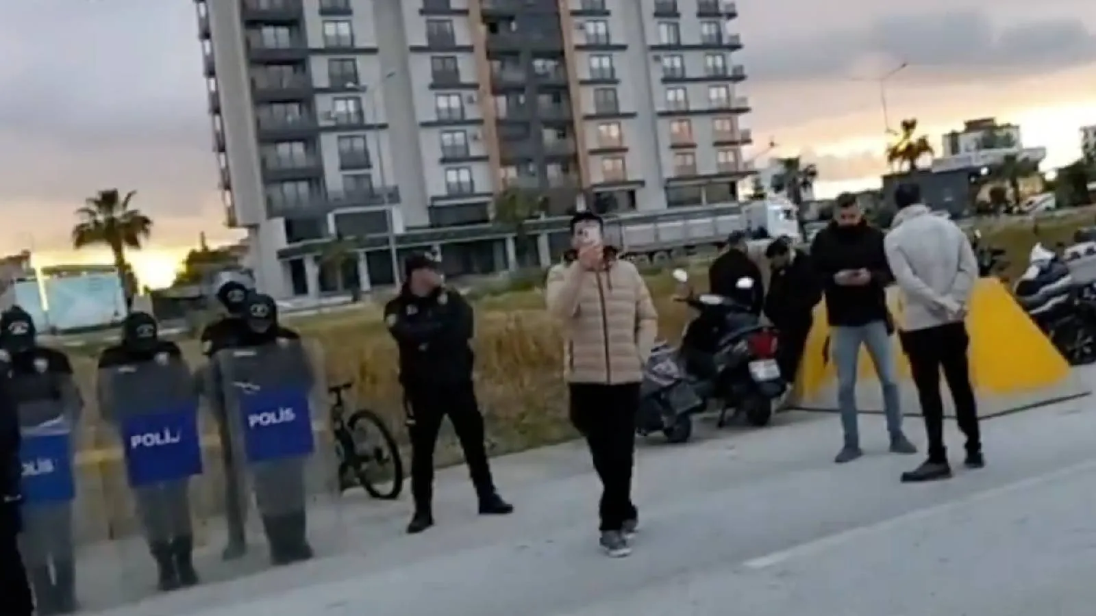 İncirlik Üssü önündeki Filistin eyleminde 'oyun havası' skandalı: Muhalefetten soruşturma çağrısı