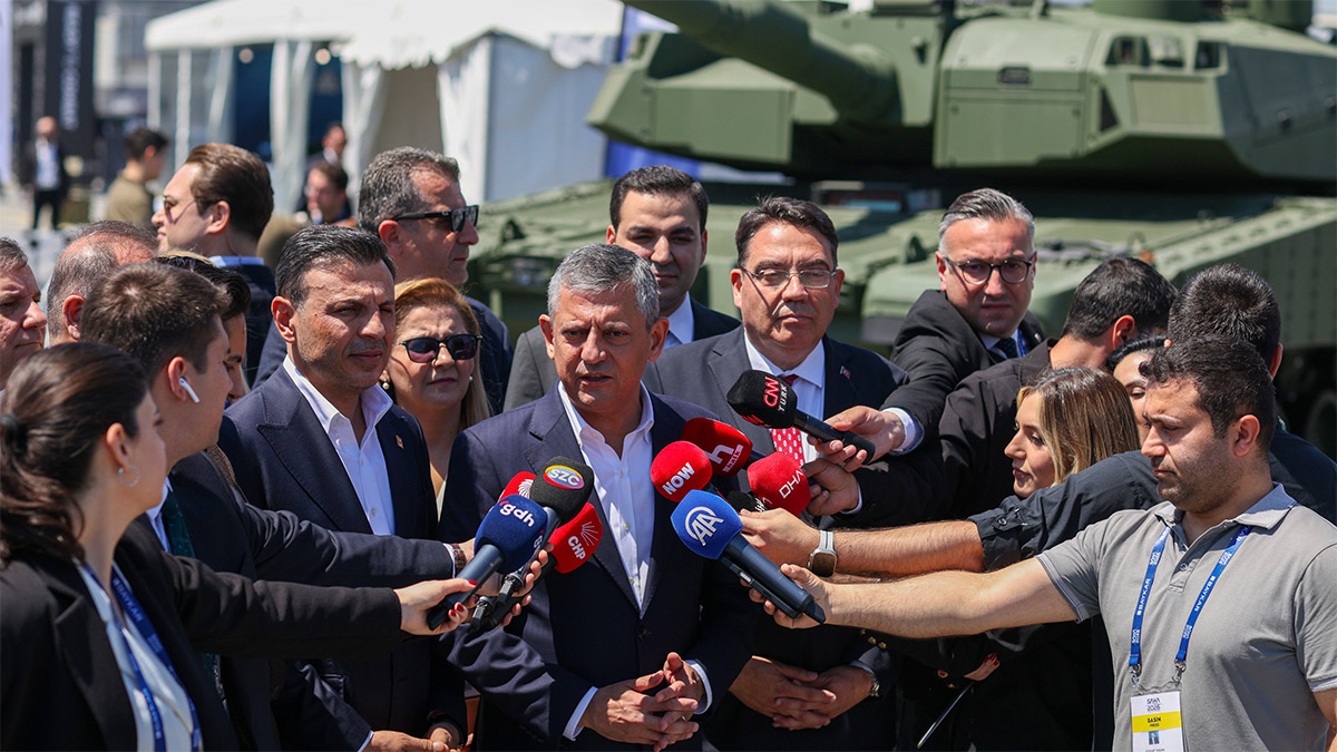 Özgür Özel: KAAN'ın motorunun yerli ve milli şekilde üretilmesi lazım