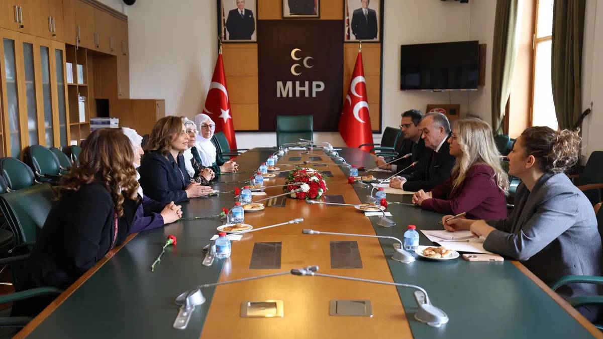 Barış Anneleri’nden MHP’ye Anneler Günü ziyareti