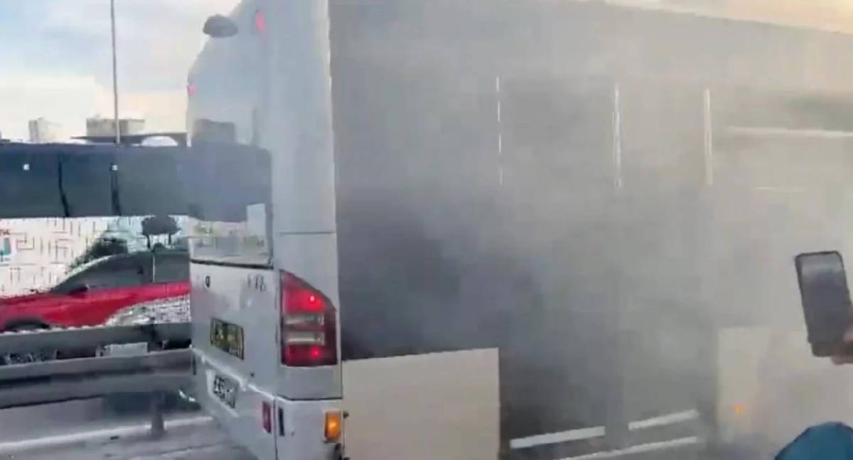 Metrobüste yangın: Seferler durduruldu