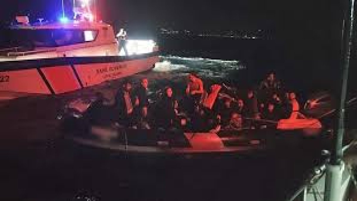 Foça açıklarında göçmen botu faciası: 43 kişi kurtarıldı, 1 çocuk öldü