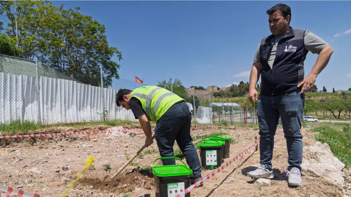 Bokaşi uygulamasında ilk kovalar toplandı: İzmir’de organik atıklar kaynağından ayrıştırılıp yeniden toprağa kazandırılıyor