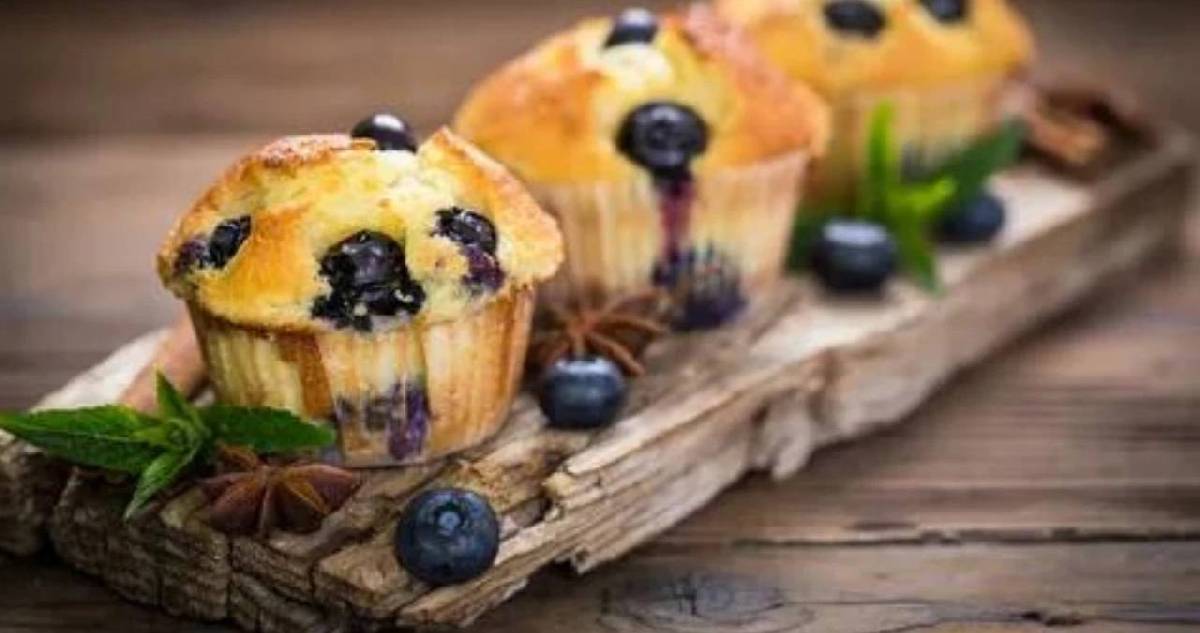 Evde Starbucks lezzeti: Very Berry Muffin! Üstü kıtır içi yumuşacık orman meyveli şölen