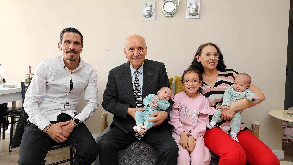 Başkan Yaşar’dan Anneler Günü’ne özel ziyaret: Tarran ailesine Merhaba Bebek sürprizi