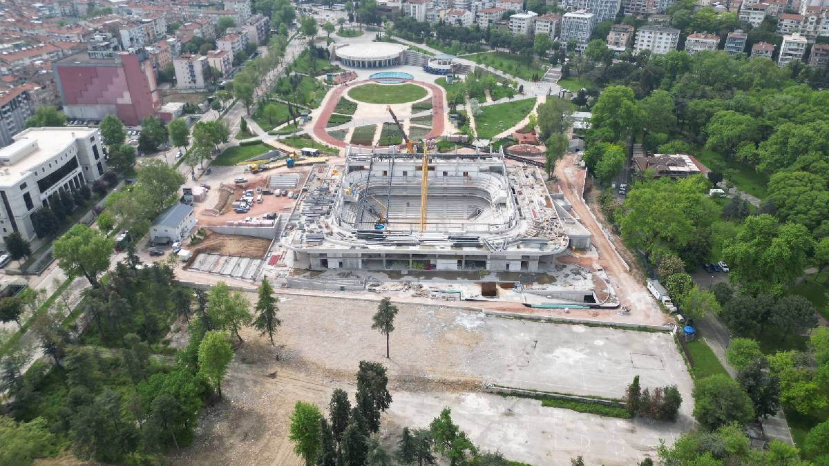 Atatürk Spor Salonu hızla yükseliyor