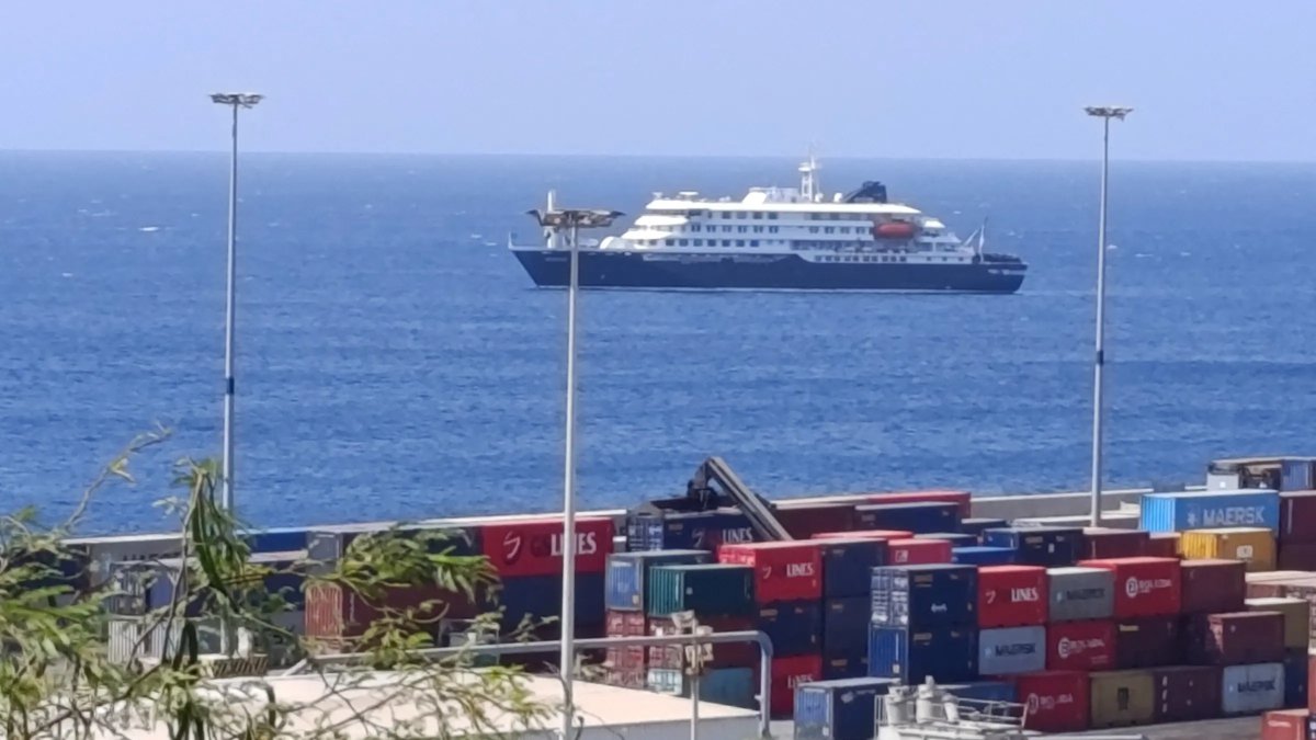 Hantavirüslü gemi kıyıya yanaşmaya hazırlanıyor