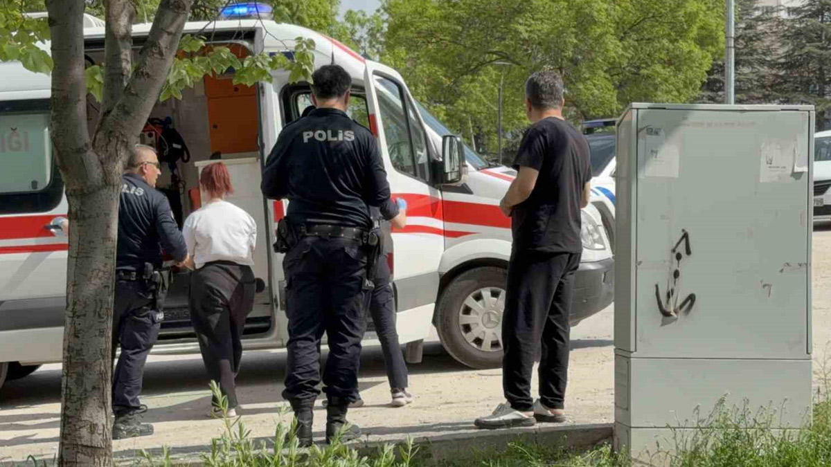 Eskişehir'de bıçaklı 'erkek arkadaş' kavgası: 3 kız çocuğu yaralandı