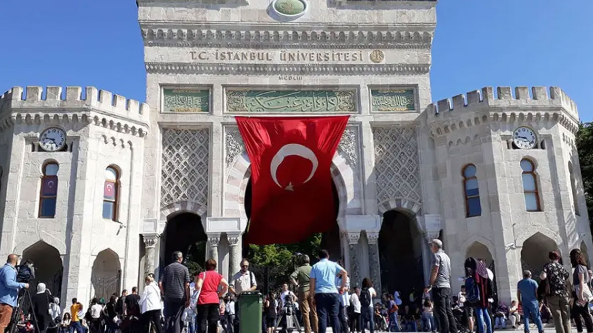 Hirsch mezarından kalkıp hukuk fakültesine başvursa atanamaz!