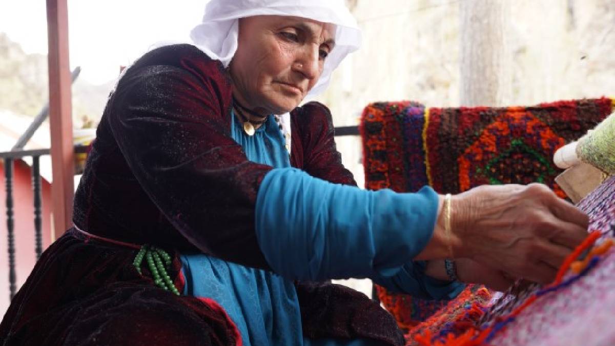 Şırnaklı kadınlar 1 ay elleriyle işliyor! Tanesi 20 bin TL’den satılıyor