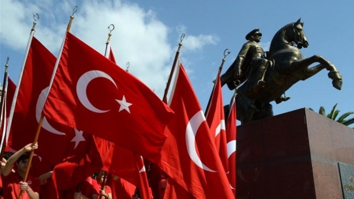 18 Mayıs Pazartesi yarım gün mü, tatil mi? 18-19 Mayıs'ta okullar, bankalar ve noterler açık mı, çalışıyor mu?