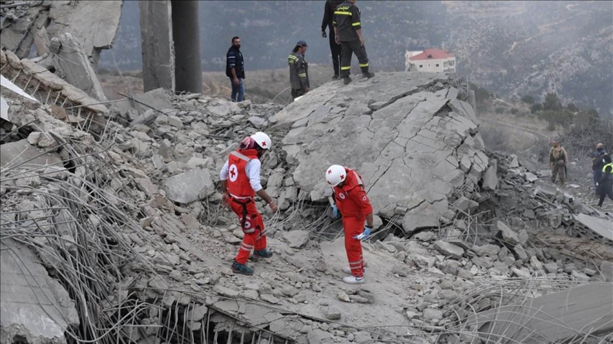 İsrail, Lübnan'ın güneyinde arama-kurtarma ekibini hedef aldı