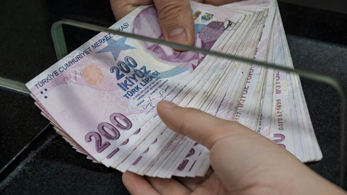 Petrol şoku TL’de carry trade hesabını bozdu: Yabancı bankalar liradan kaçıyor