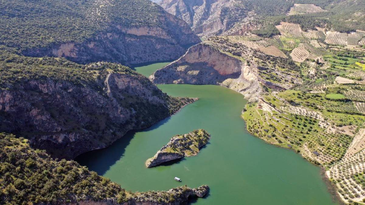 Tarih ve doğa burada buluşuyor! Yıllar süren aşındırmanın  armağanı