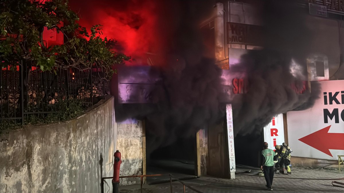 Başakşehir’de parfüm imalatı tesisinde yangın: Alevler 8 saat sonra kontrol altına alındı