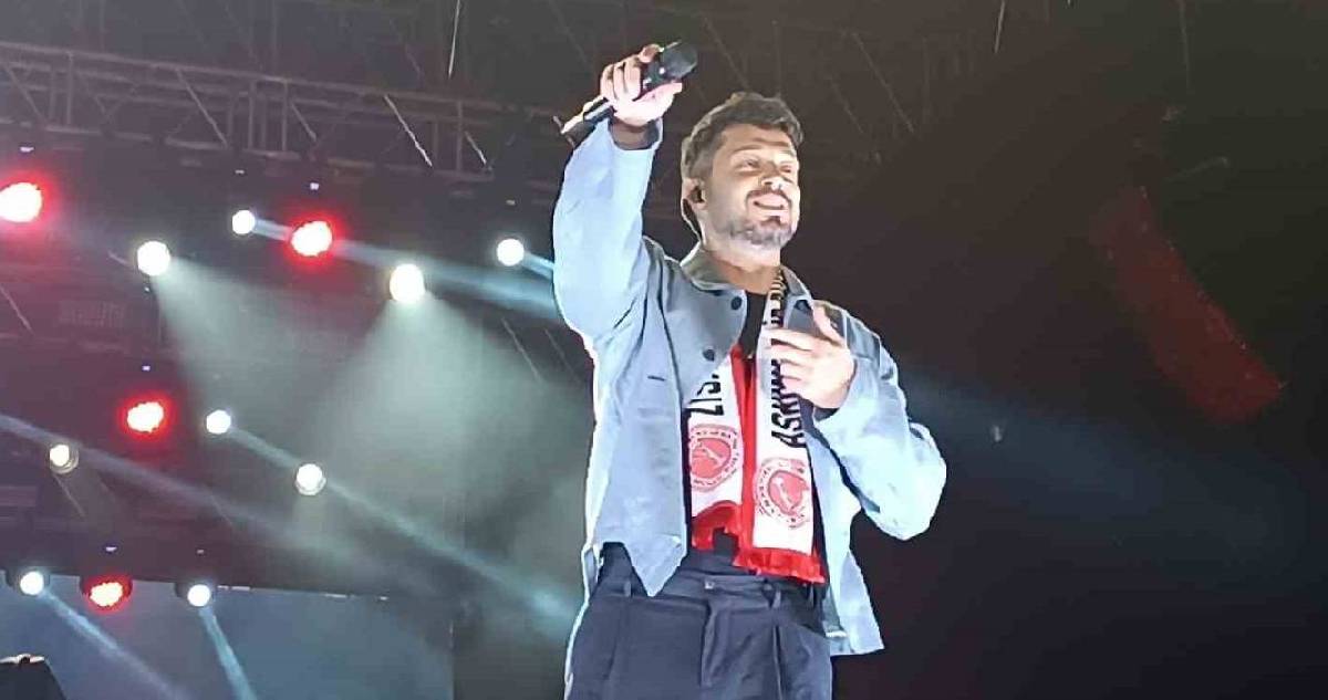 Petrolspor'un şampiyonluk kutlamalarında ünlü rüzgarı esiyor! Murat Boz konseri kutlamalara damga vurdu