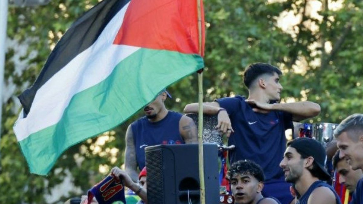 Barcelona 29. şampiyonluğu kutluyor: Yamal’dan Filistin bayraklı destek