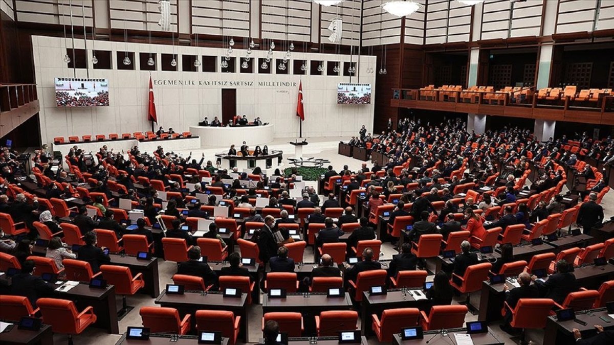 TBMM'nin dev yapay zekâ raporu masaya yatırıldı: "Fırsatlar büyük ancak beyin göçü ve çip bağımlılığı en büyük risk"