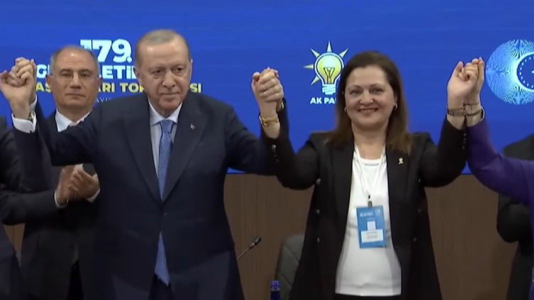 Son dakika! Erdoğan rozetini taktı: Burcu Köksal AK Parti'ye katıldı