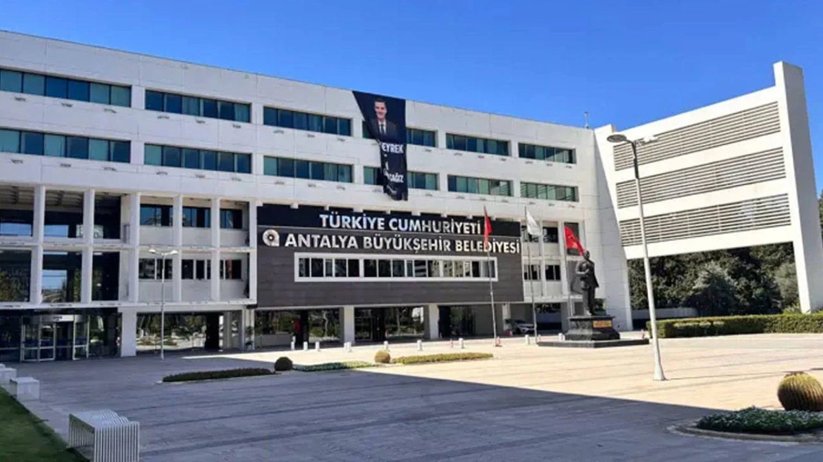 Antalya Büyükşehir Belediyesi'ne operasyon: 25 kişi gözaltında