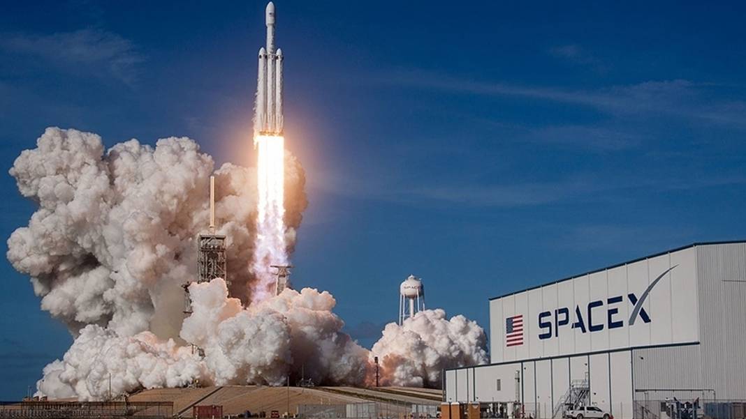 Ay yüzeyinde devasa çarpışma: Falcon 9 saatte 8.700 kilometre hızla çarpacak