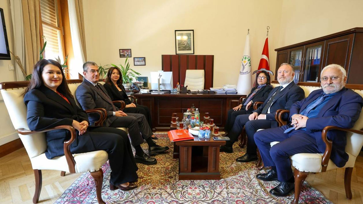 CHP'den DEM Parti'ye ziyaret: Sandıktan kaçarak kimse bir yere varamaz