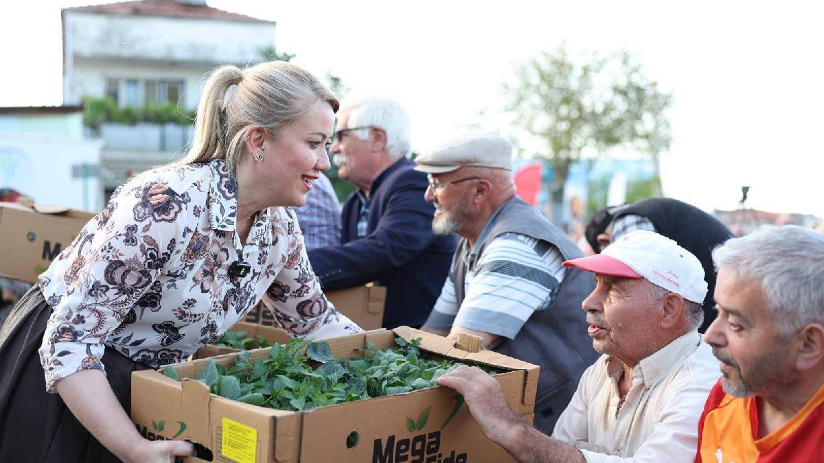 Merkezefendi’de tarıma destek sürüyor: Başkarcı’da binlerce fide üreticiye dağıtıldı