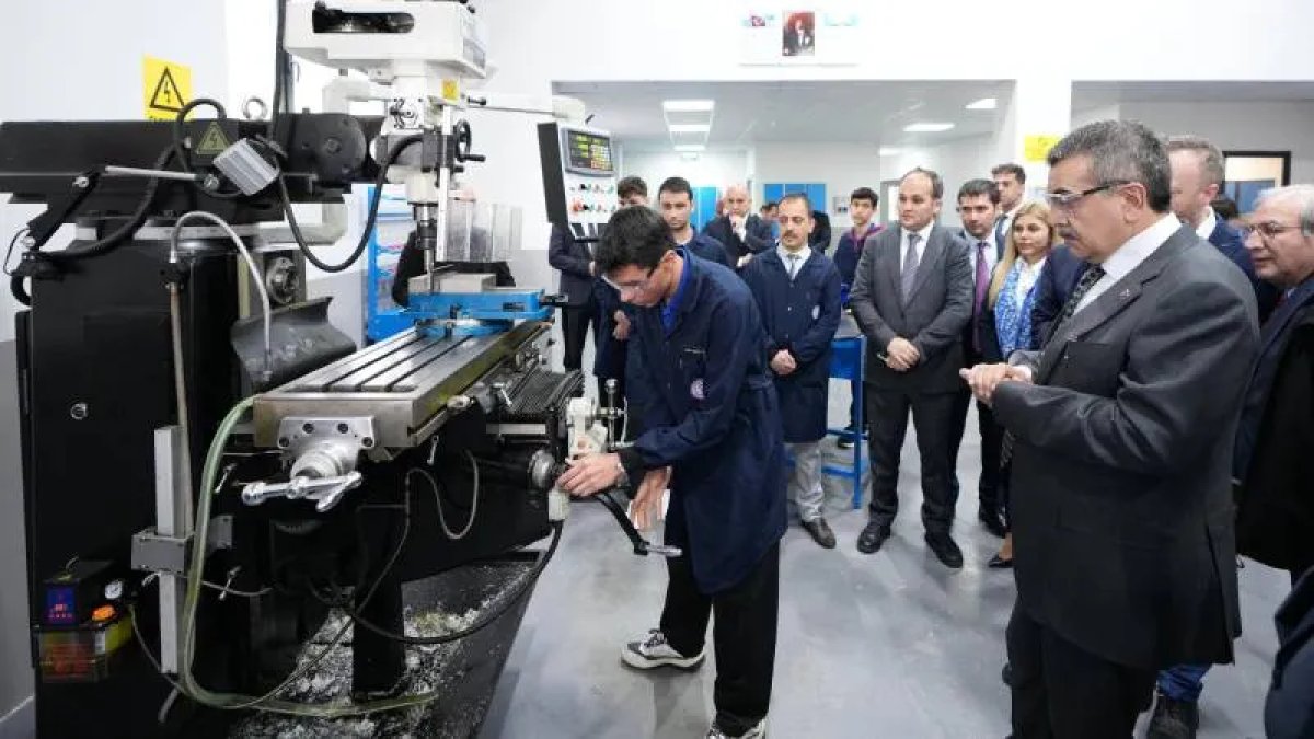 Meslek liselerinde yeni dönem: Şehirlerin ihtiyacına göre okul ve program açılacak