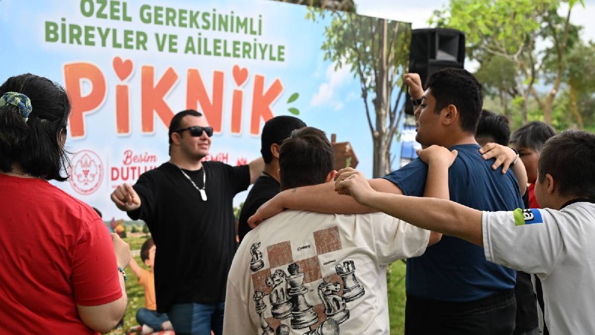 Yağmur bile gülümsemeye engel olamadı! Özel gereksinimli bireyler ve aileleri piknikte doyasıya eğlendi