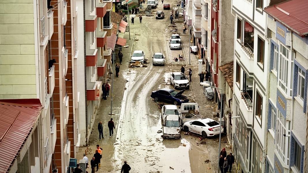 İçişleri Bakanlığı'ndan 12 il için kritik afet uyarısı: Sel, dolu ve fırtına vuracak