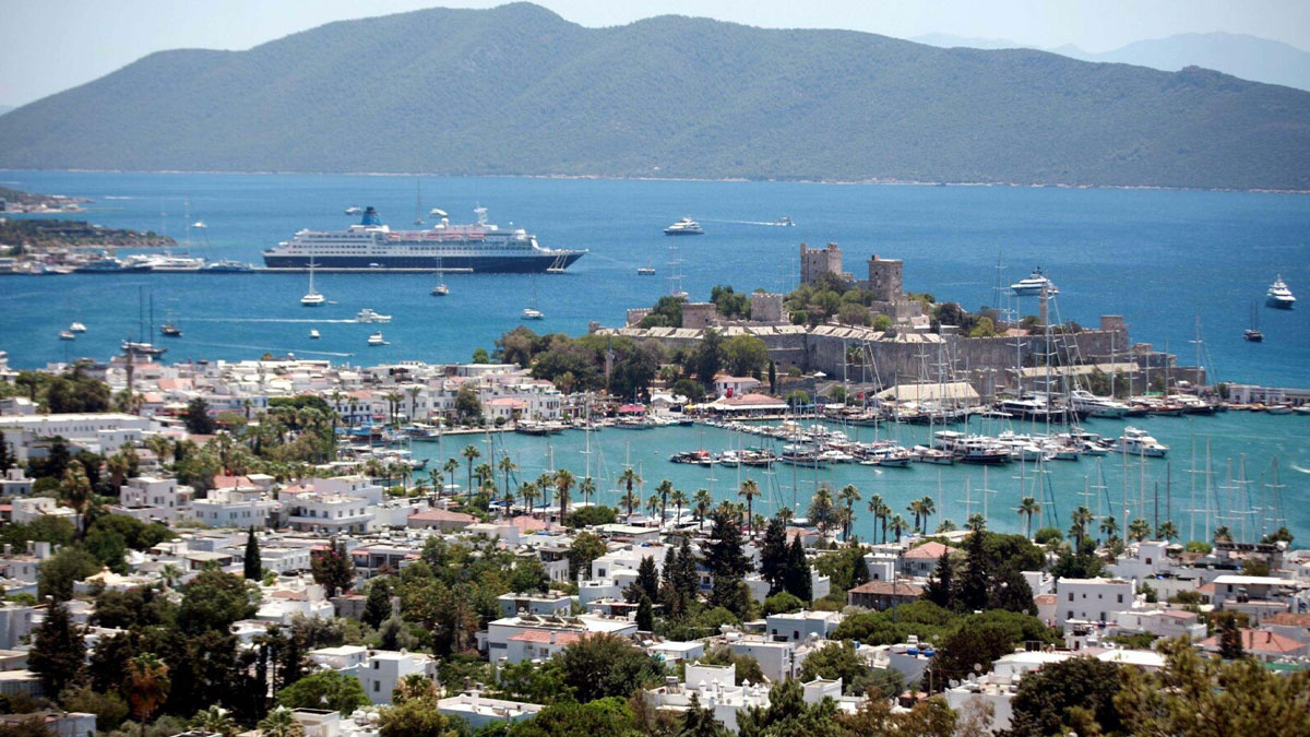 Turizm sezonu başladı, Bodrum’da inşaatlar durduruldu
