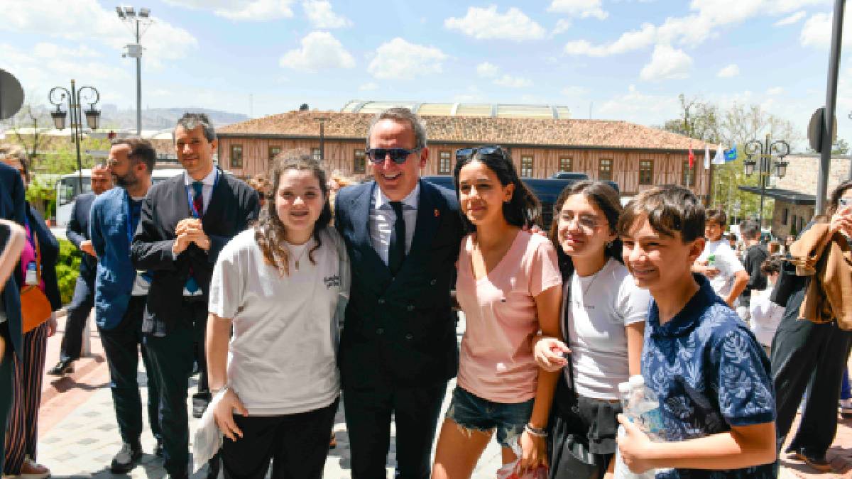 ​​​​​​​Borıs Dıllıès, Ulus Tarihi Kent Merkezi’ni gezdi
