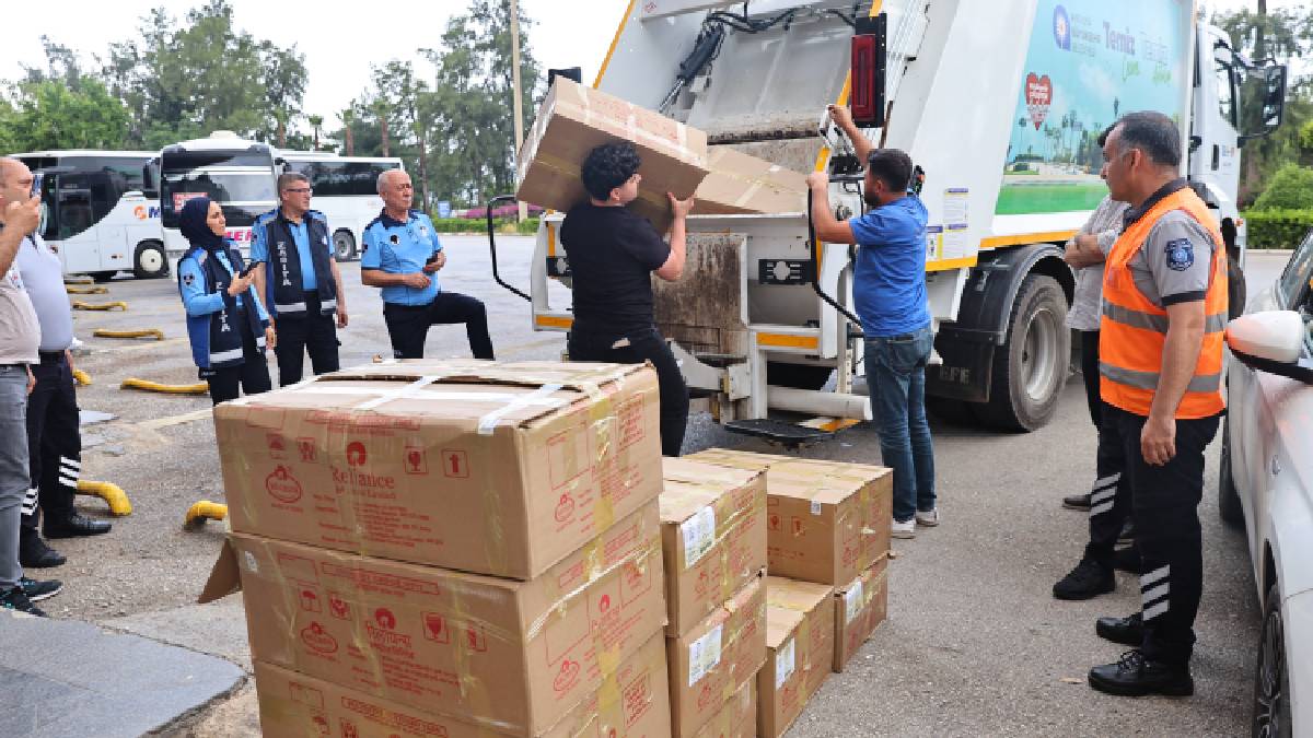 Antalya Otogarı’nda sağlıksız gıdaya geçit yok: Usulsüz taşınan yaklaşık 1 ton yoğurt imha edildi