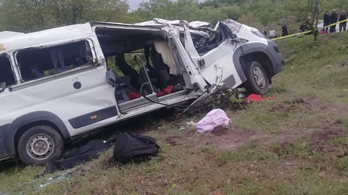 Yozgat’ta öğrenci servisi devrildi: 3 kişi hayatını kaybetti