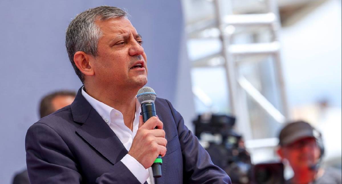 Özel’den ücretsiz otoyol vaadi: Bizim balyozumuz gişeleri kırmak için kalkacak