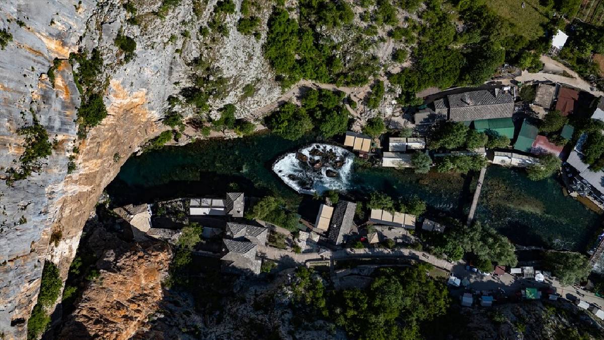 6 asırdır Anadolu’dan Balkanlar’a uzanıyor! Dik kayalıkların yamacında Blagaj Tekkesi