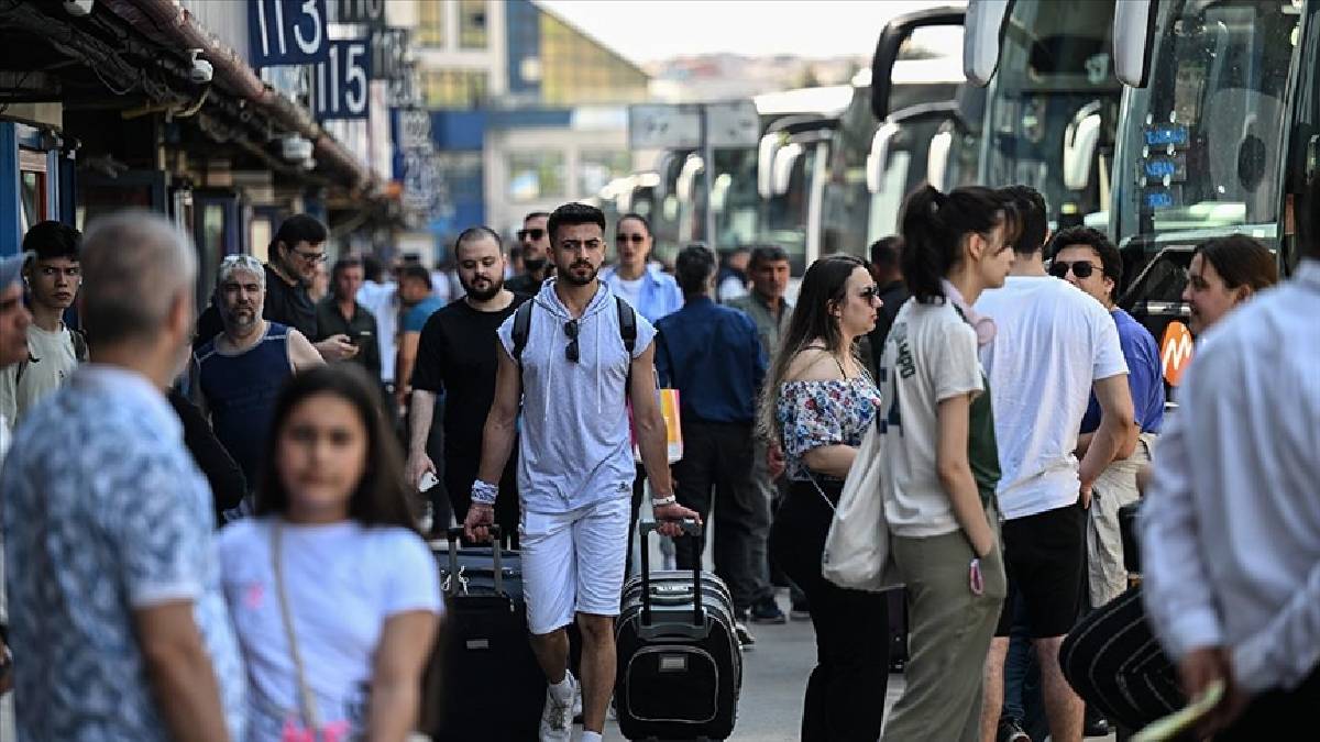 Bayram yoğunluğu başladı! Otobüs biletleri tamamen bitti, ek sefer satışları başladı