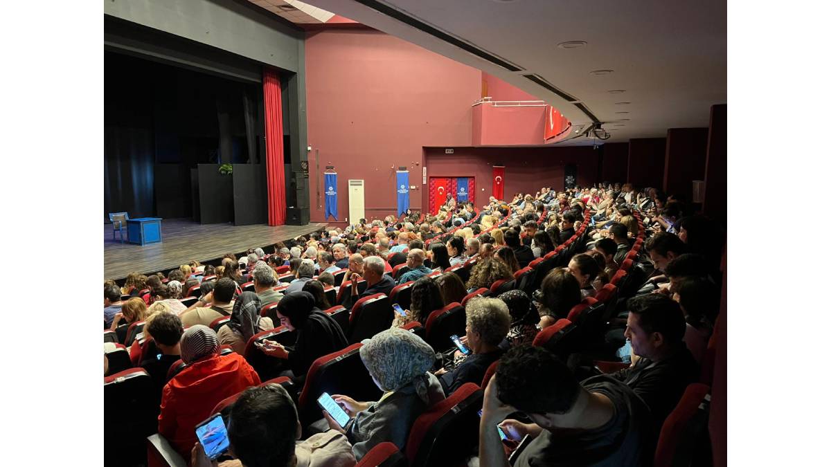 Büyükşehir, Aydınlıları kültür ve sanat etkinlikleri ile buluşturmaya devam ediyor
