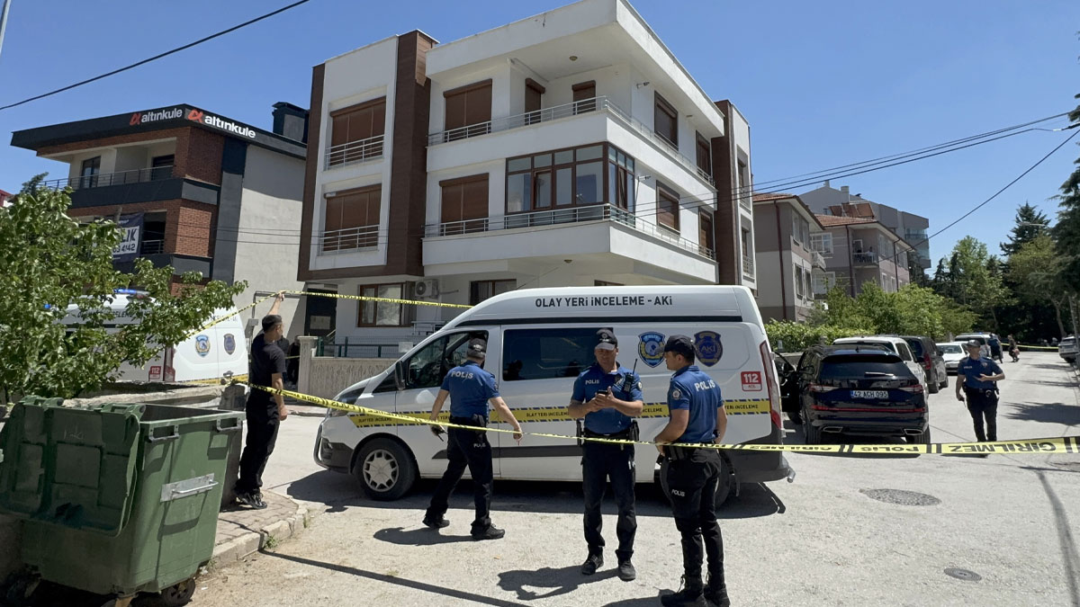 Parkta elleri kanlı bulundu, cinayeti itiraf etti: Hukuk öğrencisi anne ve babasını katletti