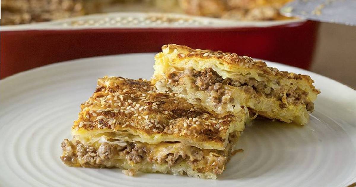 Hep tatlı olarak görmeye alışığız, bir de böreğini deneyin: Pastırmalı Güllaç Böreği!