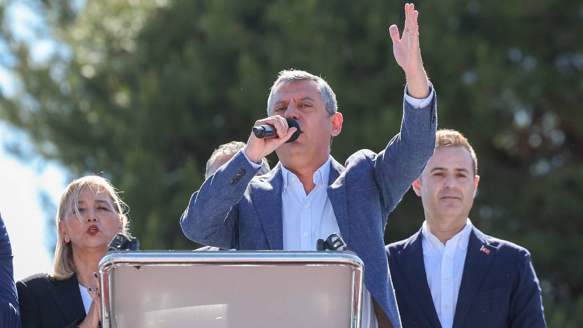 Özel’den İmamoğlu açıklaması: Bırakmayabilirler; onun yerine adaylarımız olabilir