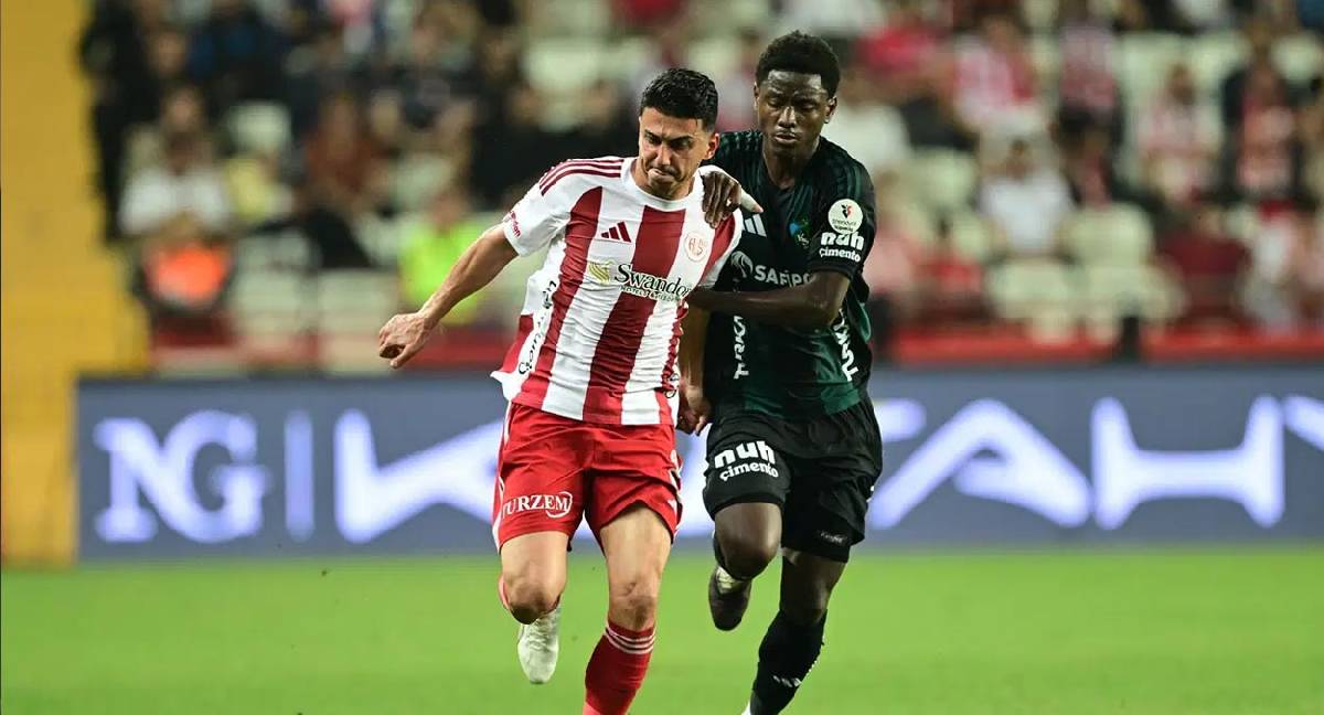 Antalyaspor Süper Lig'e veda etti: Galibiyet yetmedi, gözyaşları sel oldu