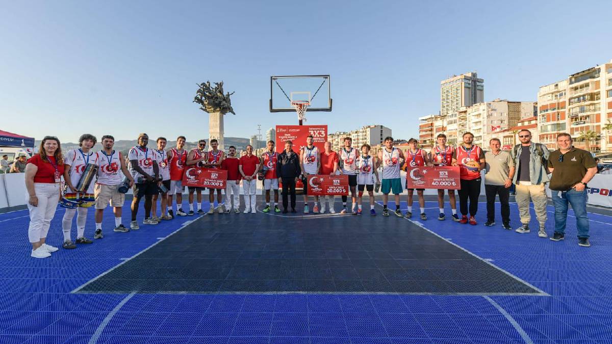 Potalar Gündoğdu’da  kuruldu: Gençler İzmir’i  ayağa kaldırdı