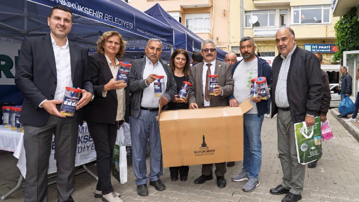 İncirde kalite kaybına karşı doğal mücadele: Tireli incir üreticisine ekşilik böceğine karşı tuzak dağıtıldı