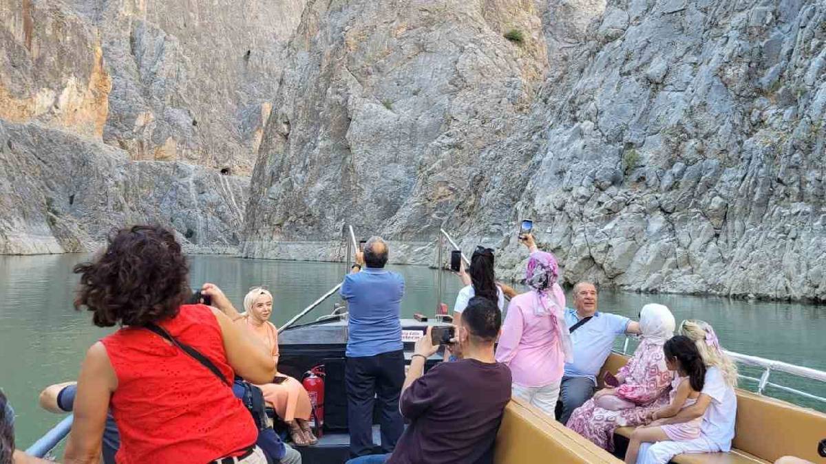 Dünyanın ikinci büyük kanyonu! Dağ keçisi manzaralı keyif sunuyor, nüfusu 10 katına çıkıyor