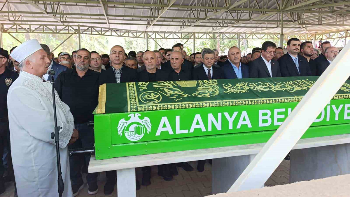 Ofisinde silahla vurulmuş halde bulunmuştu: Mevlüt Çavuşoğlu'nun kardeşi Aydın Çavuşoğlu son yolculuğuna uğurlandı