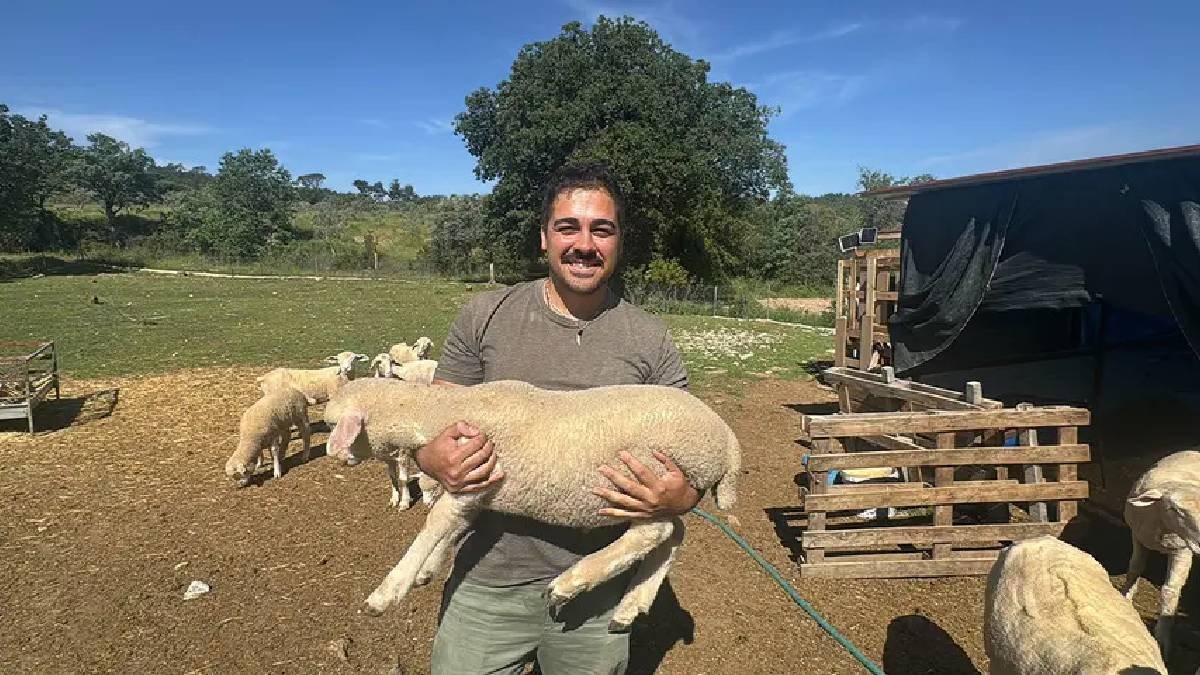 Şehirden kaçtı kendini köye attı! 27 yaşında hayvancılığa ‘Merhaba’ dedi
