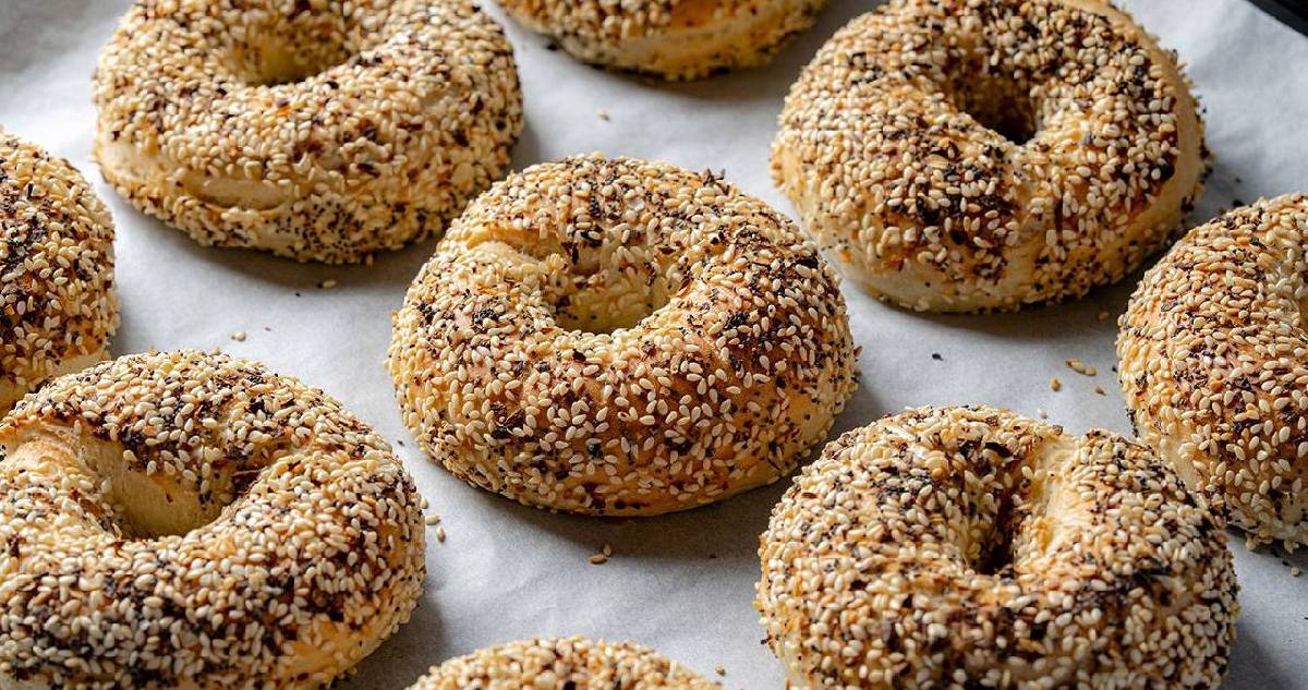 Kahvaltı sofralarının yeni favorisi: Ev yapımı tam buğday bagel