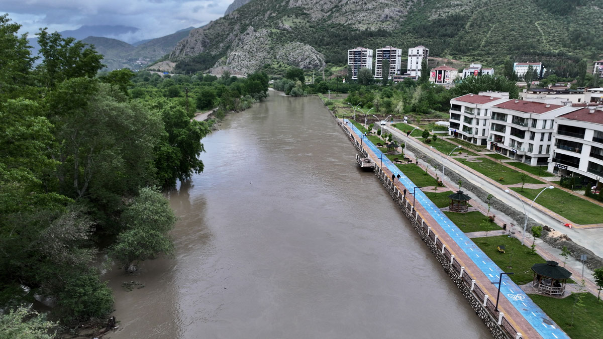 Sel ve taşkın riski nedeniyle 2 kentte eğitime ara
